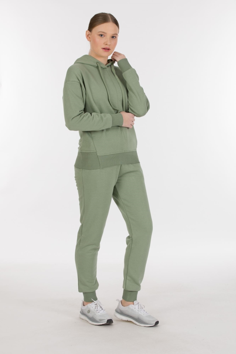 THREE YARN TRACKSUIT