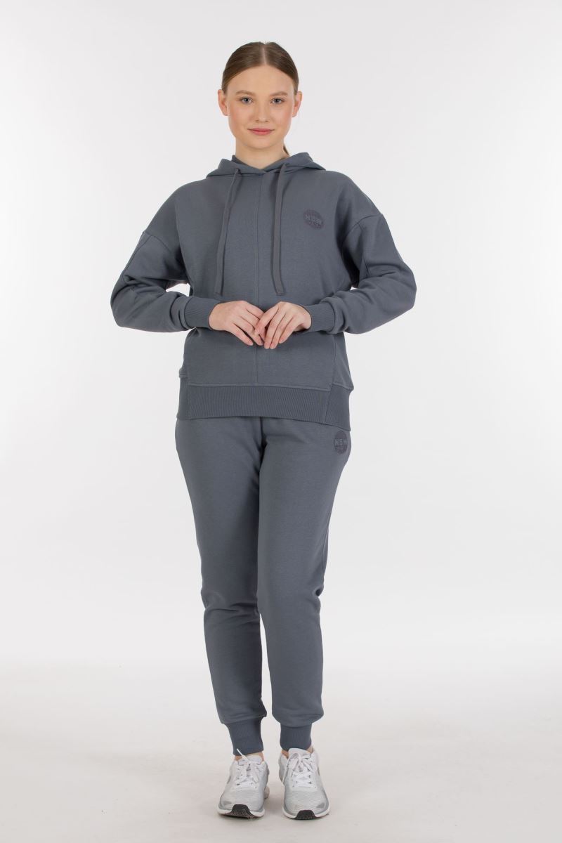 THREE YARN TRACKSUIT