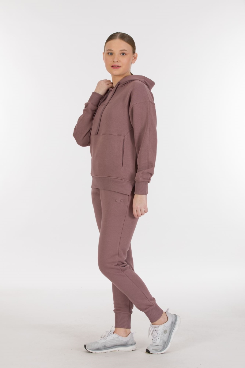 THREE YARN TRACKSUIT
