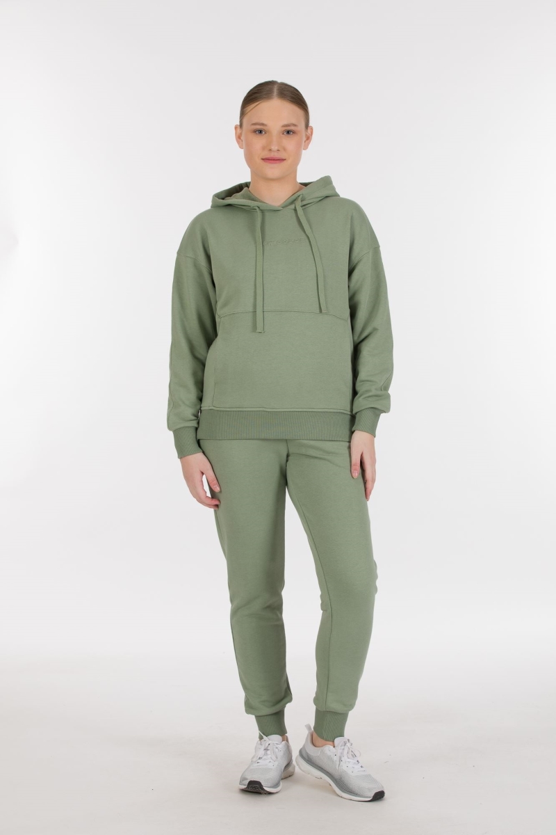 THREE YARN TRACKSUIT