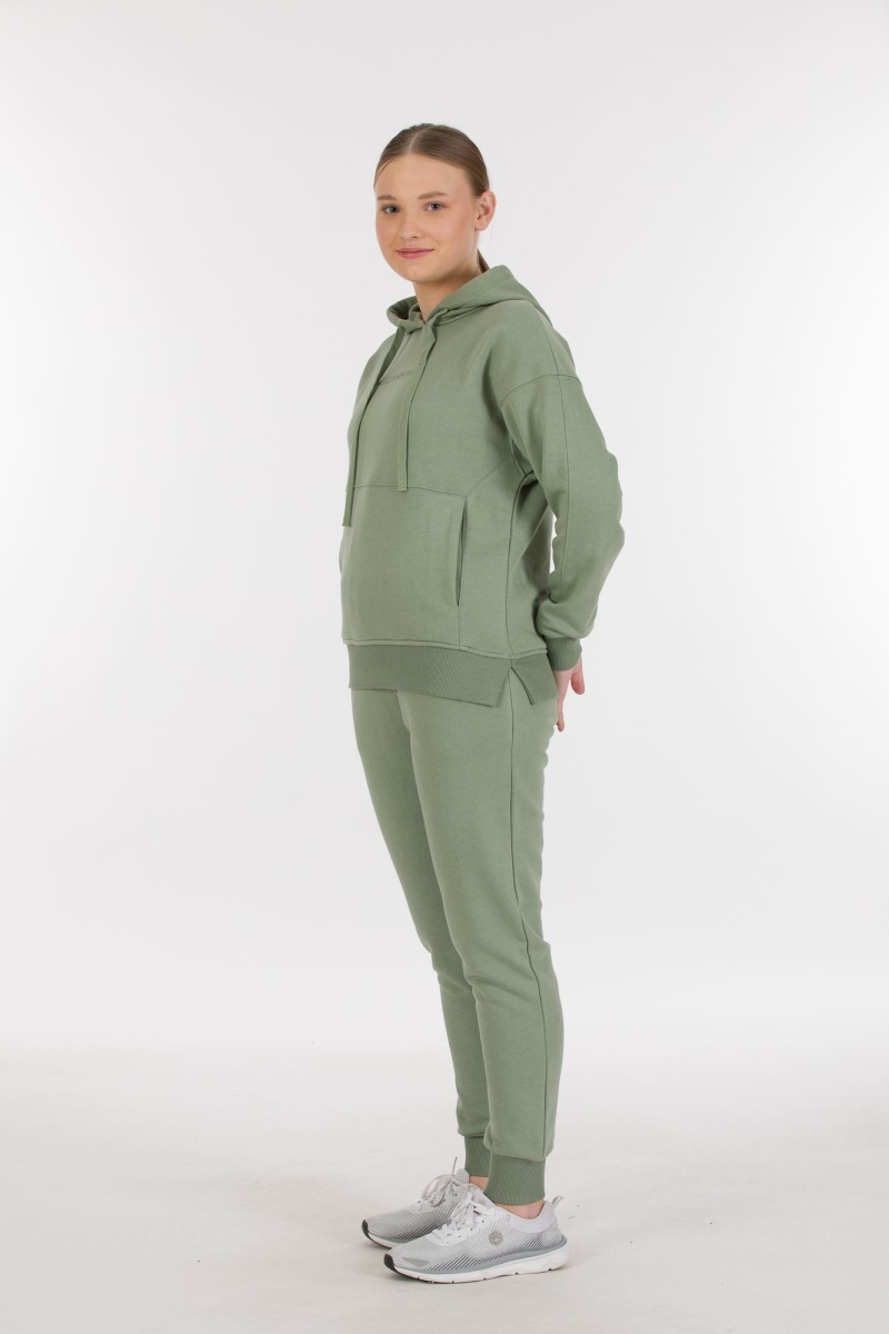 THREE YARN TRACKSUIT