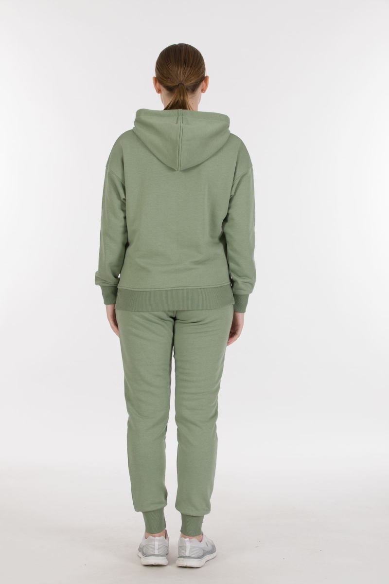 THREE YARN TRACKSUIT