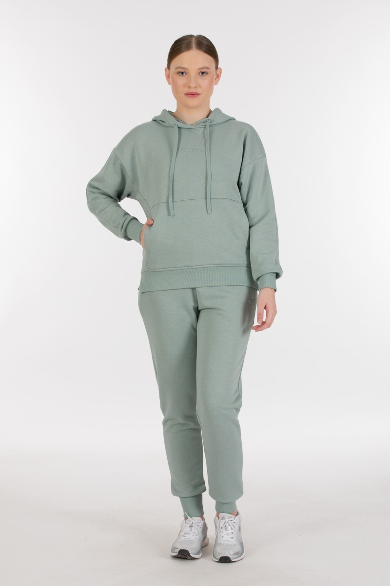 THREE YARN TRACKSUIT