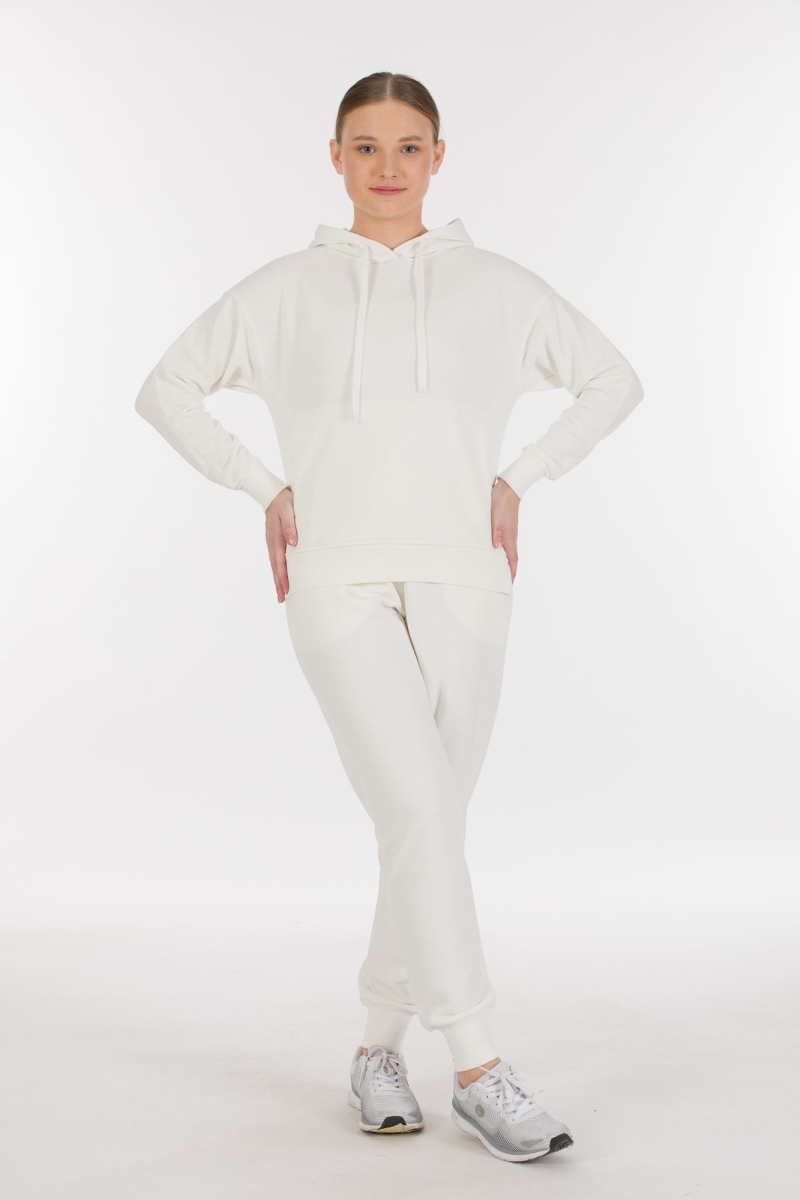 THREE YARN TRACKSUIT