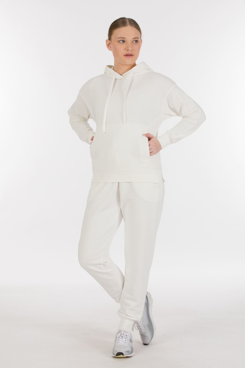 THREE YARN TRACKSUIT