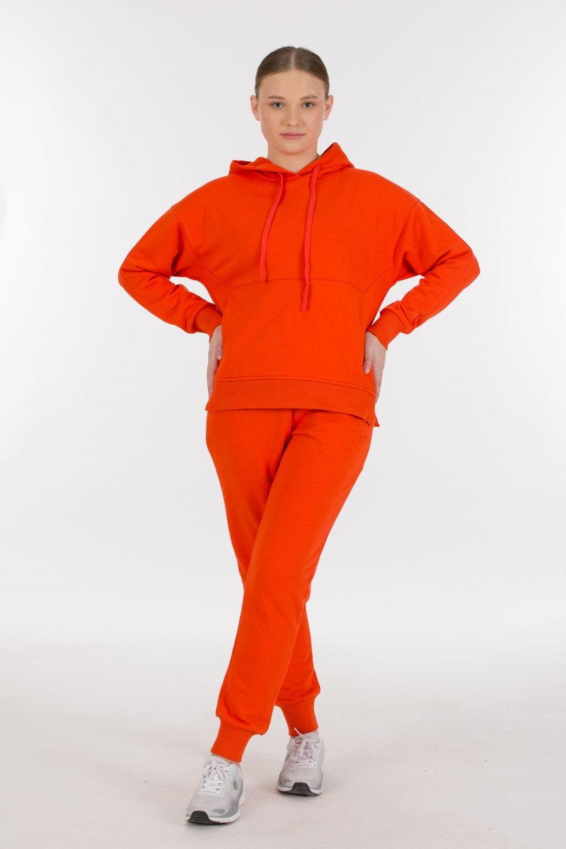 THREE YARN TRACKSUIT