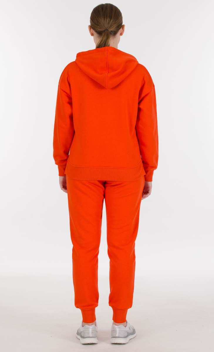 THREE YARN TRACKSUIT