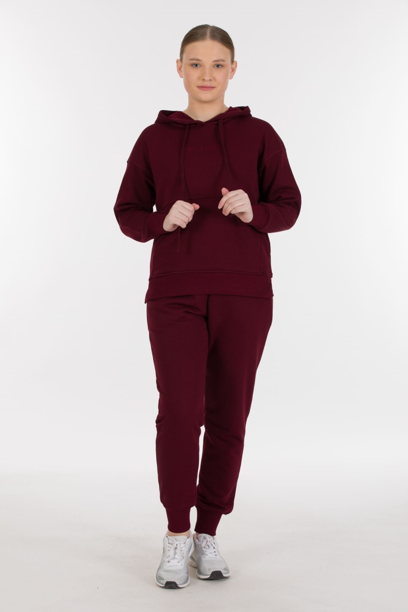 THREE YARN TRACKSUIT