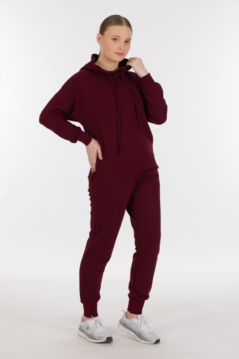THREE YARN TRACKSUIT