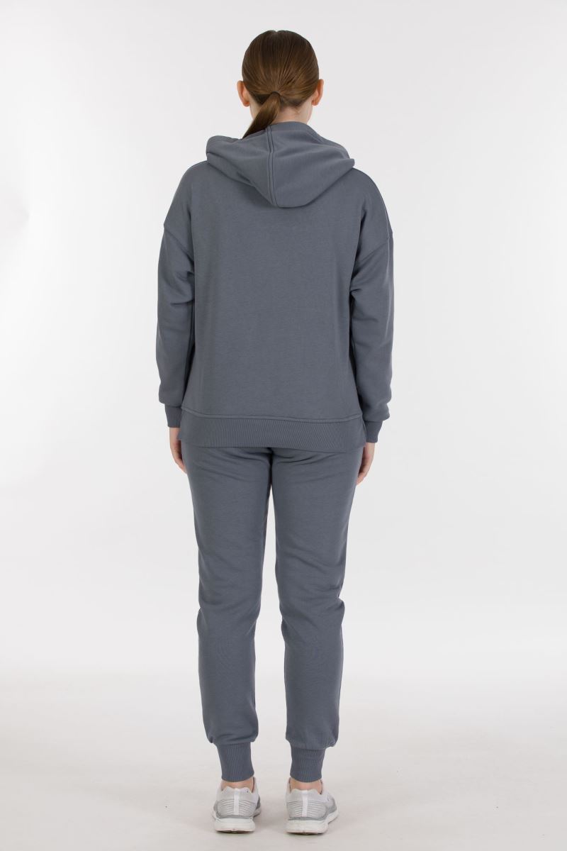THREE YARN TRACKSUIT