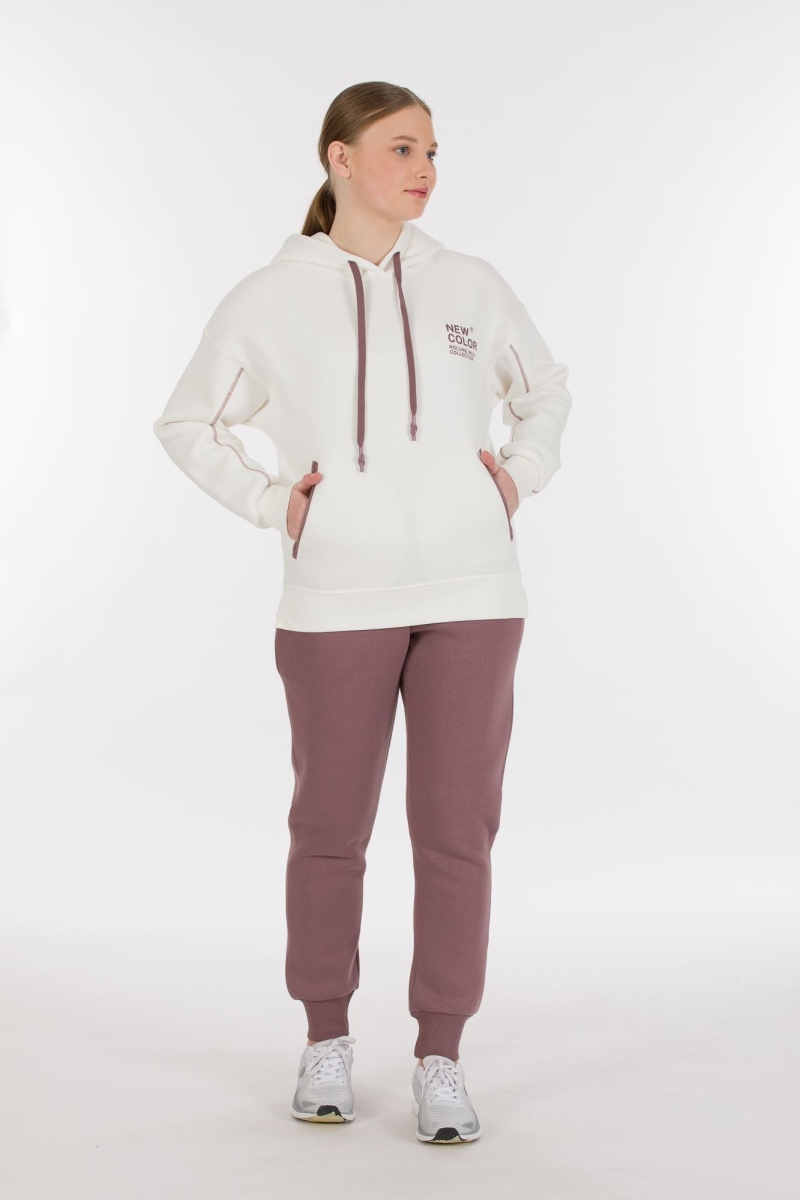 THREE YARN TRACKSUIT