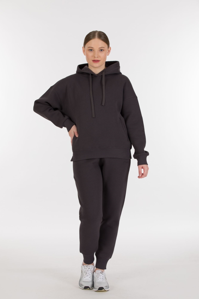 THREE YARN TRACKSUIT
