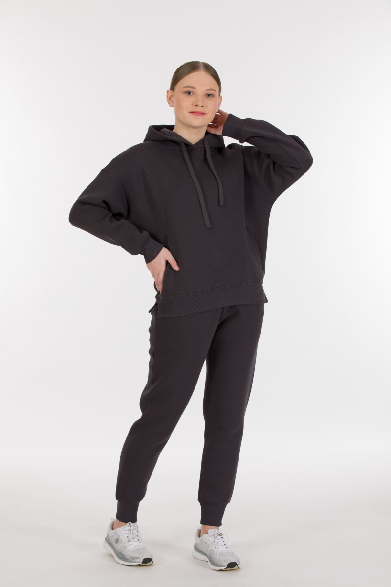 THREE YARN TRACKSUIT