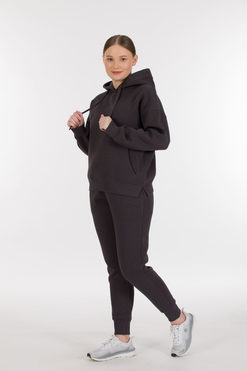 THREE YARN TRACKSUIT
