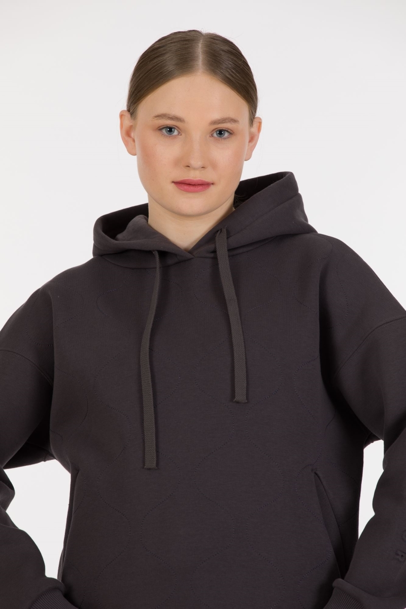 THREE YARN TRACKSUIT