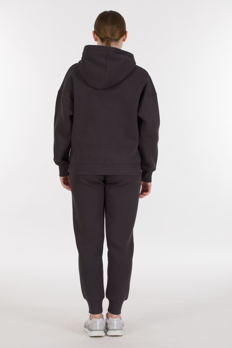 THREE YARN TRACKSUIT