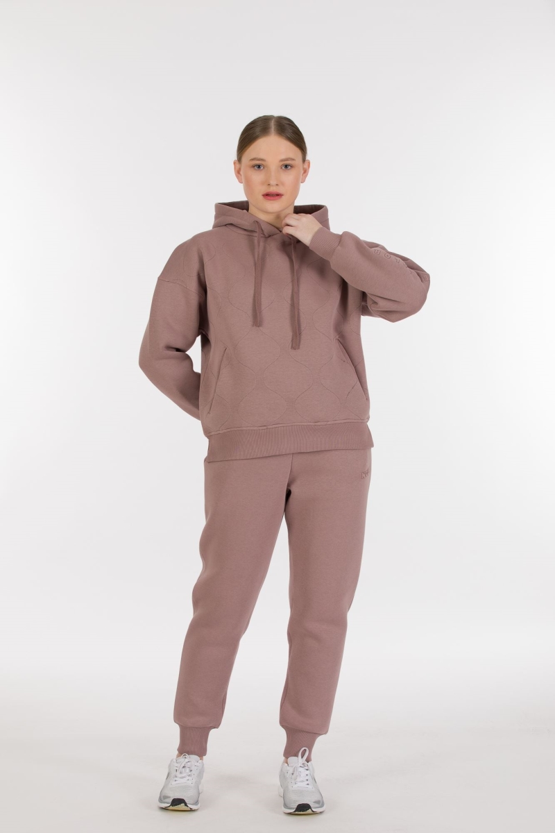 THREE YARN TRACKSUIT