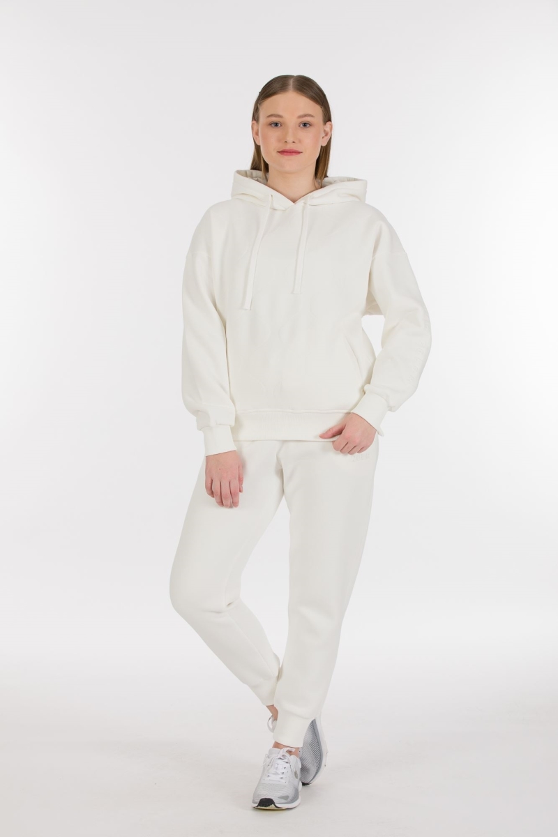 THREE YARN TRACKSUIT