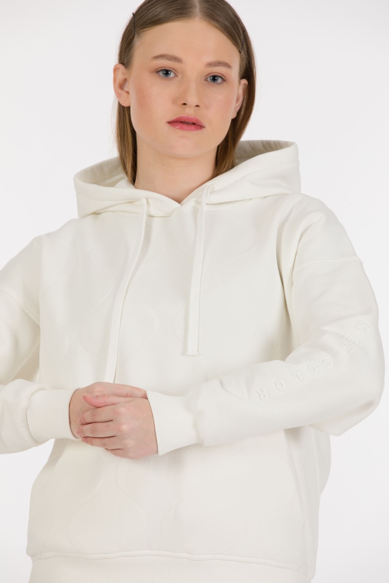 THREE YARN TRACKSUIT