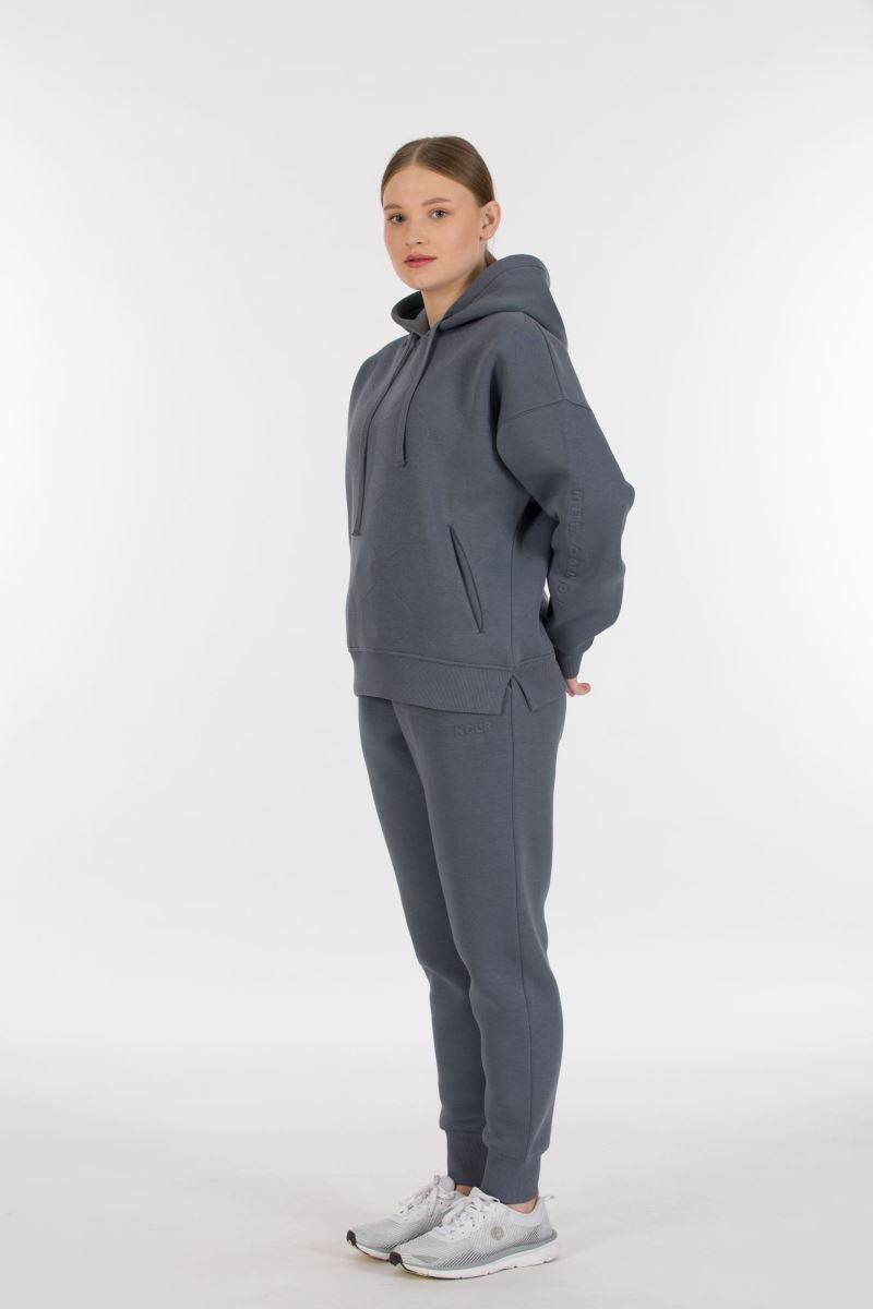 THREE YARN TRACKSUIT