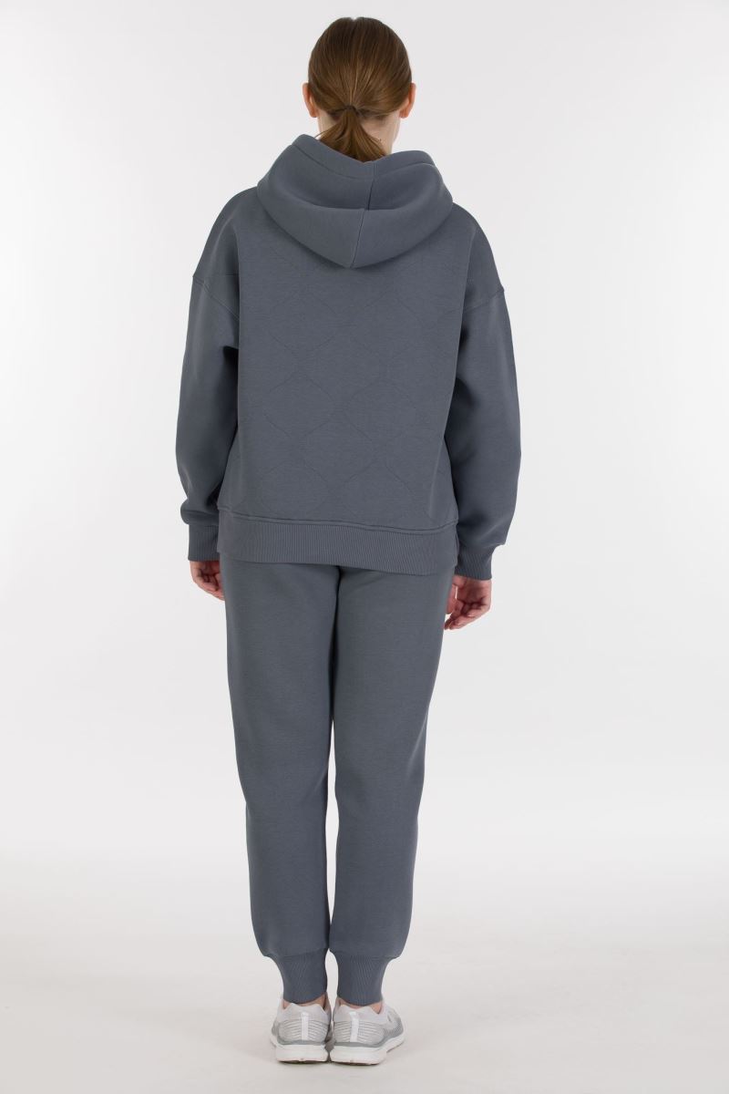 THREE YARN TRACKSUIT