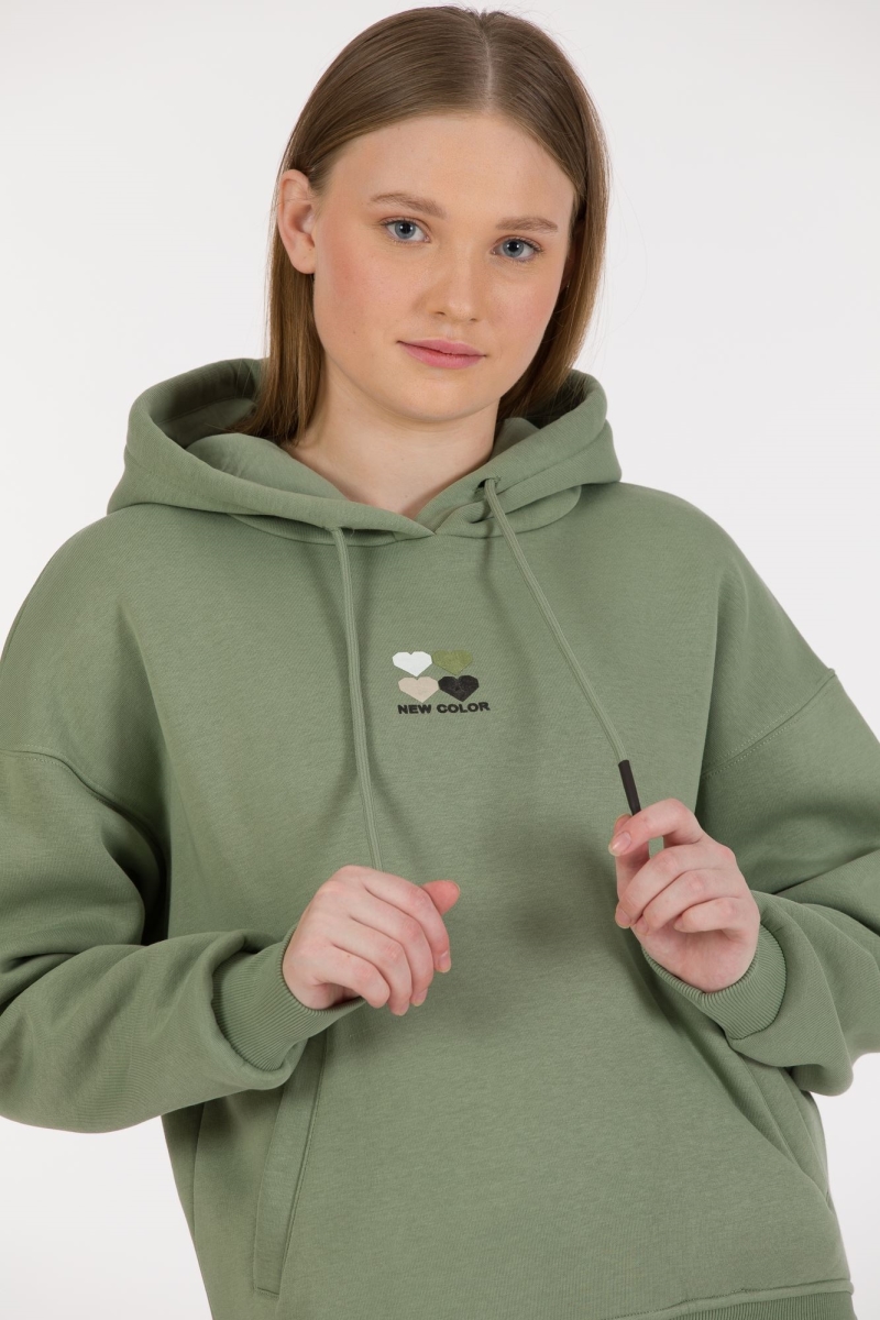 THREE YARN TRACKSUIT