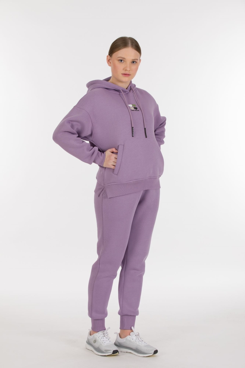 THREE YARN TRACKSUIT