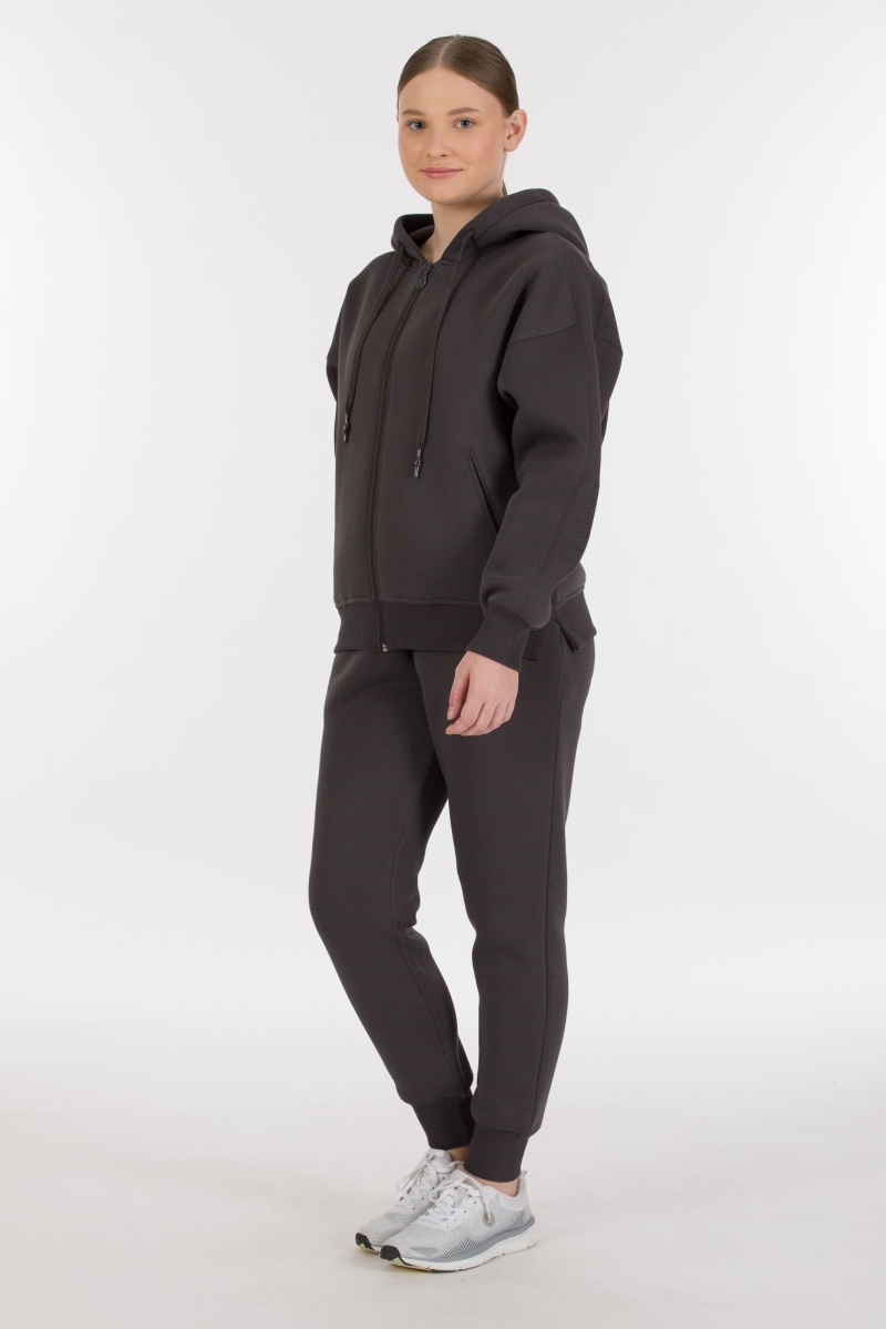 THREE YARN TRACKSUIT