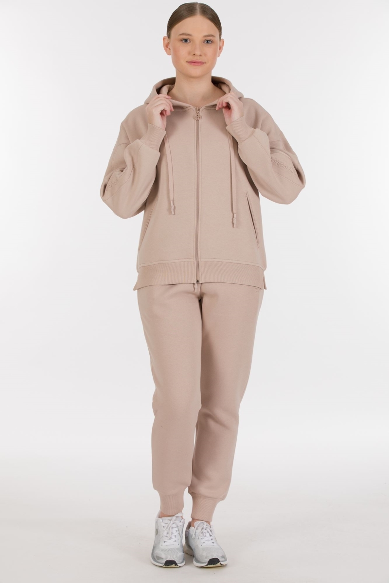 THREE YARN TRACKSUIT