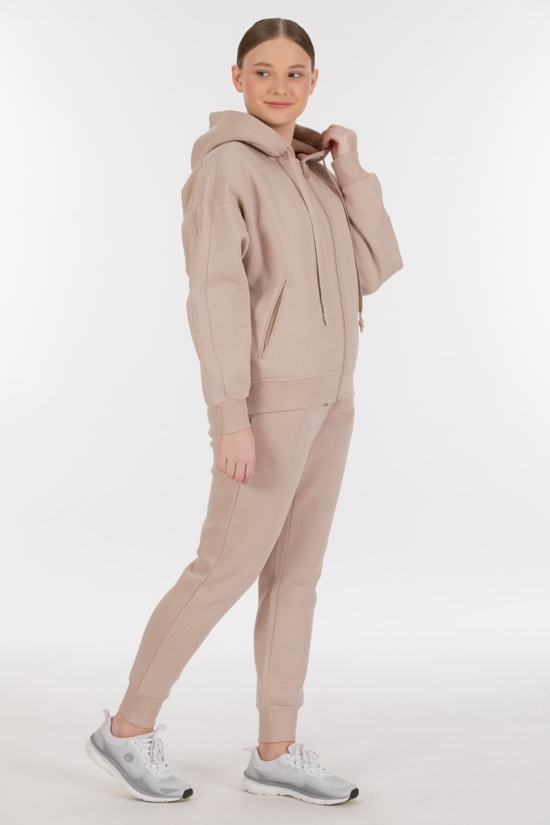 THREE YARN TRACKSUIT
