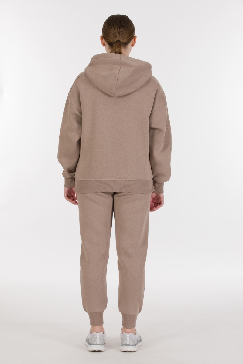 THREE YARN TRACKSUIT