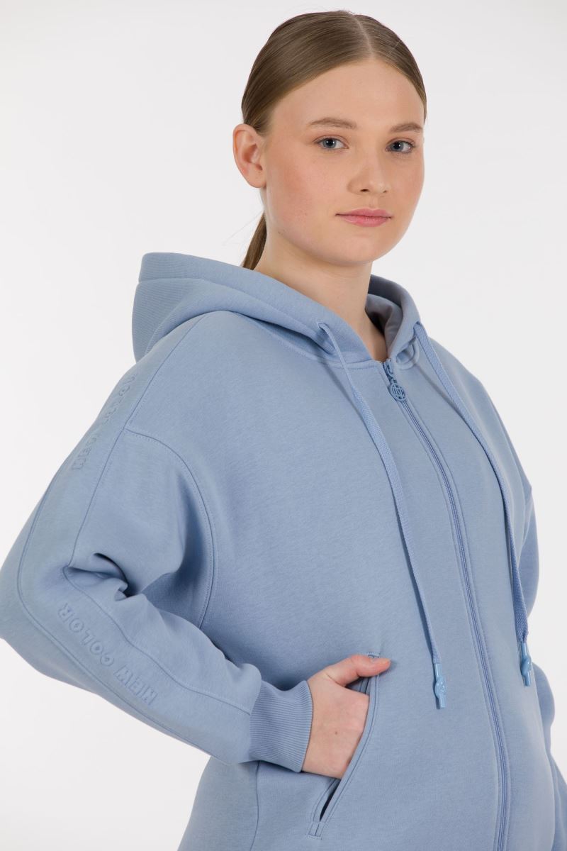 THREE YARN TRACKSUIT