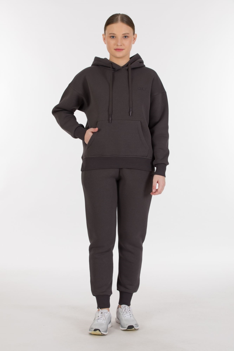 THREE YARN TRACKSUIT