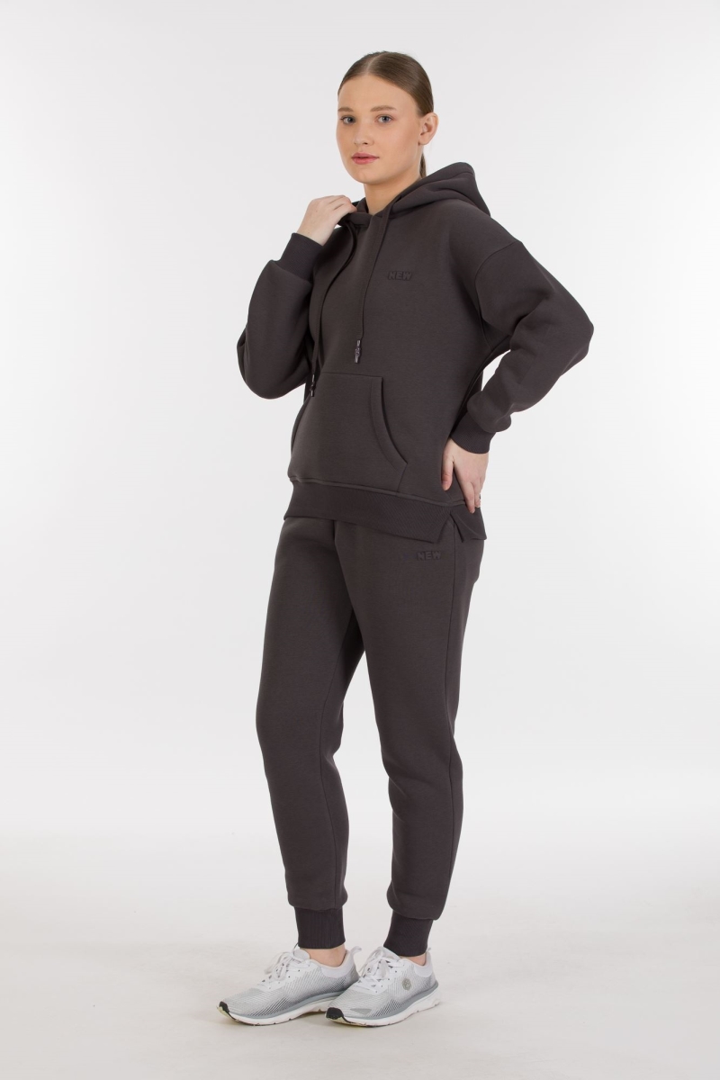 THREE YARN TRACKSUIT