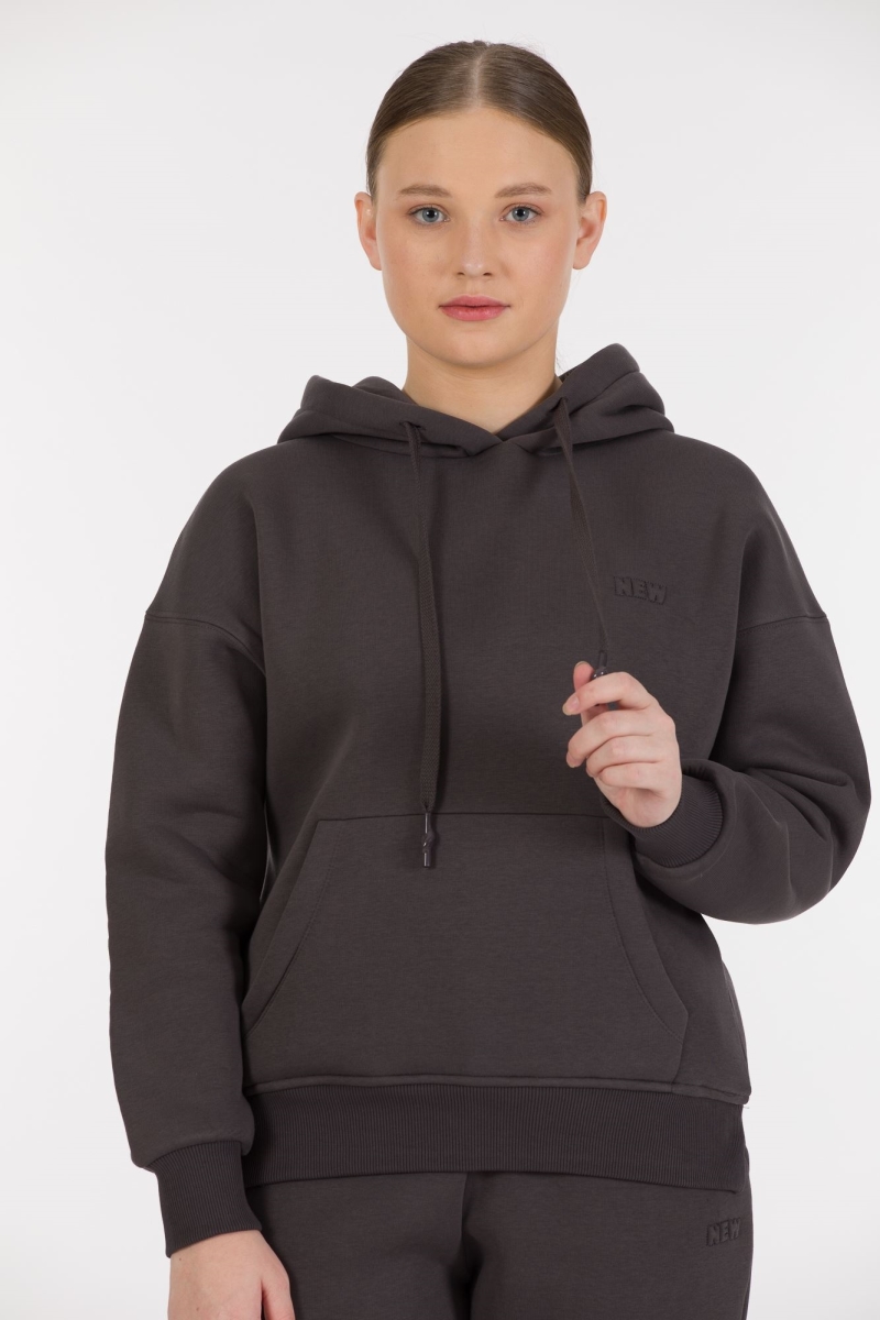 THREE YARN TRACKSUIT