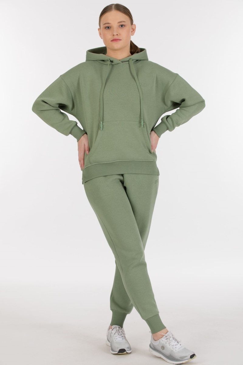 THREE YARN TRACKSUIT