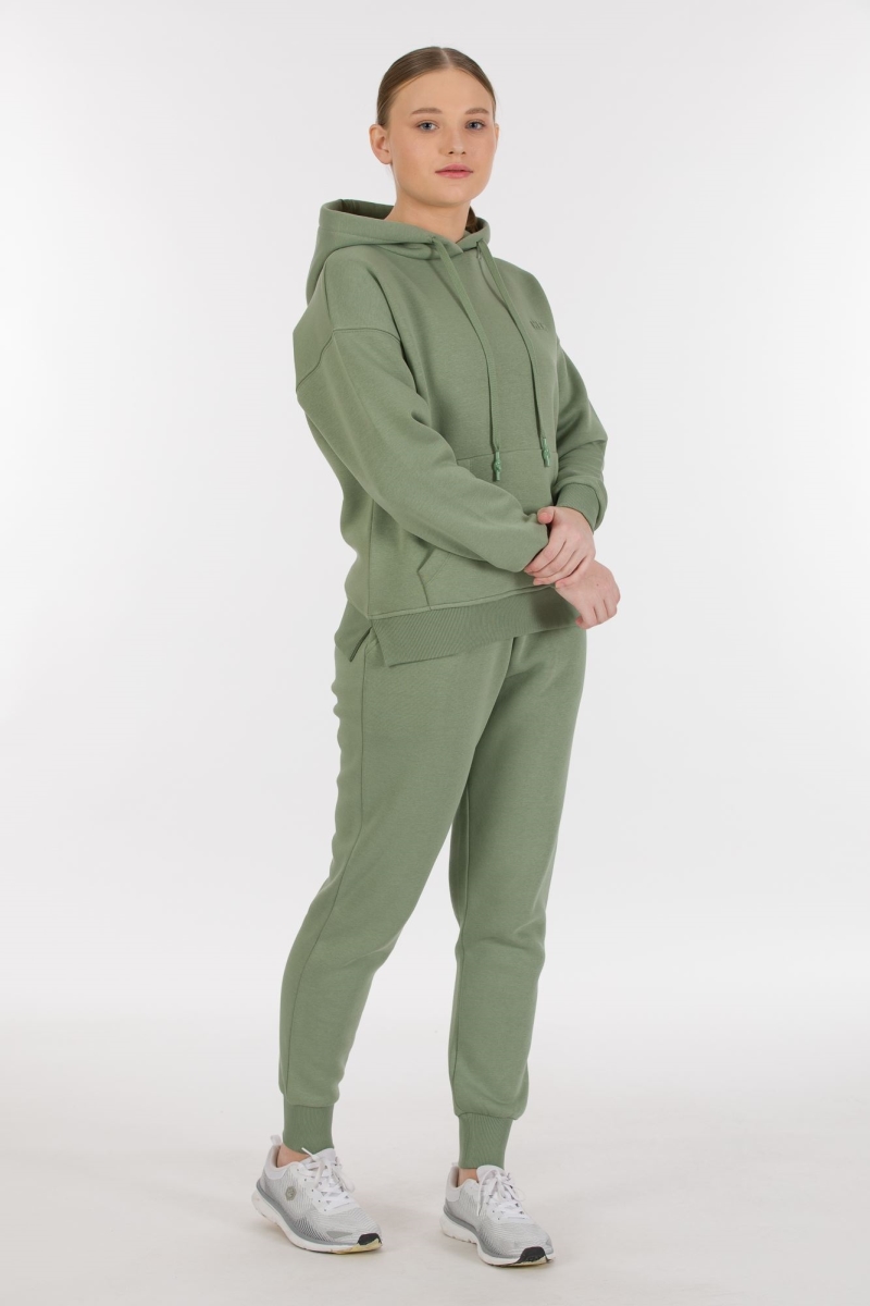 THREE YARN TRACKSUIT