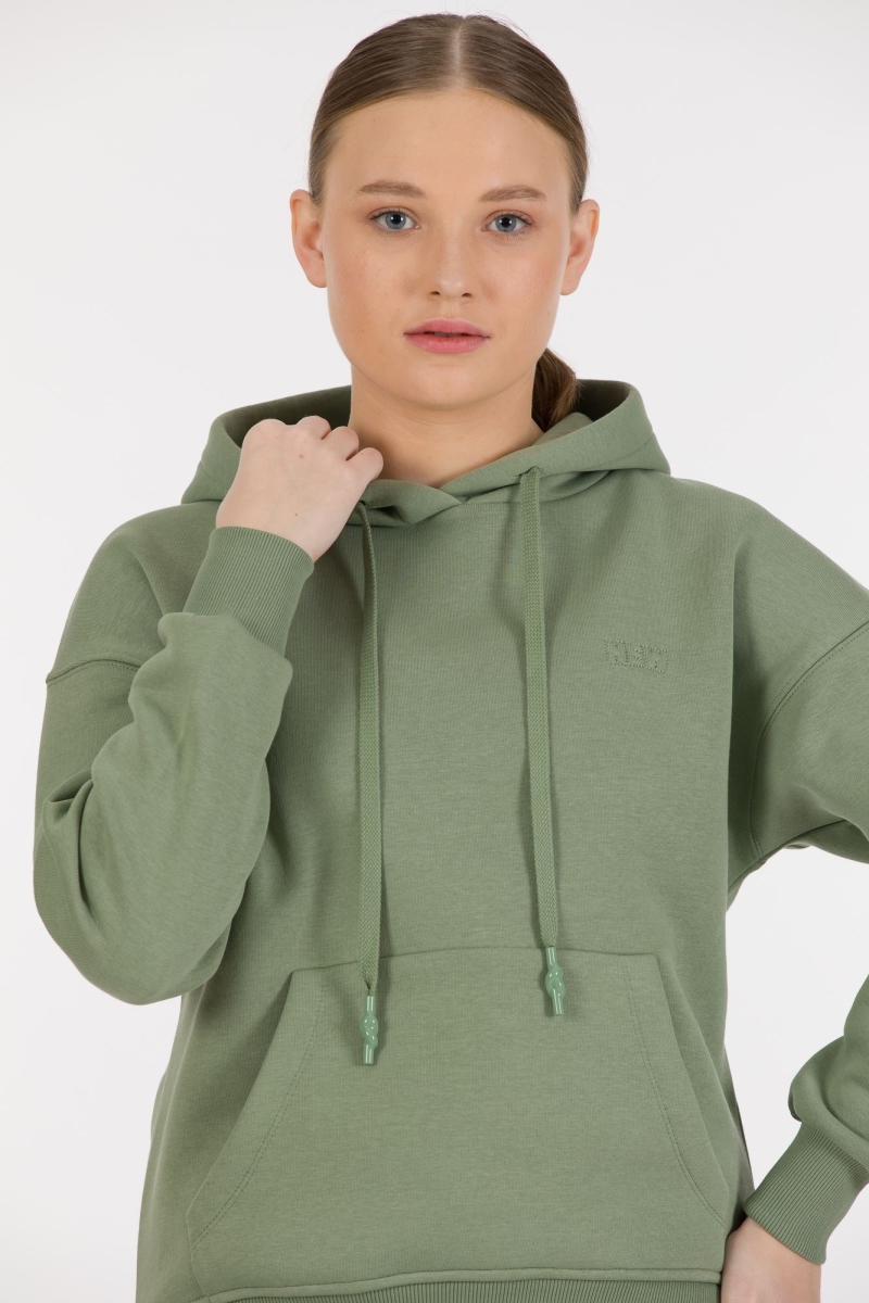 THREE YARN TRACKSUIT