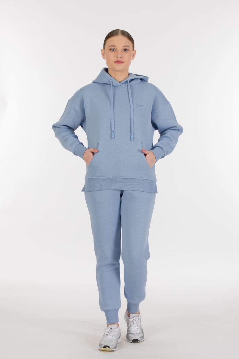 THREE YARN TRACKSUIT