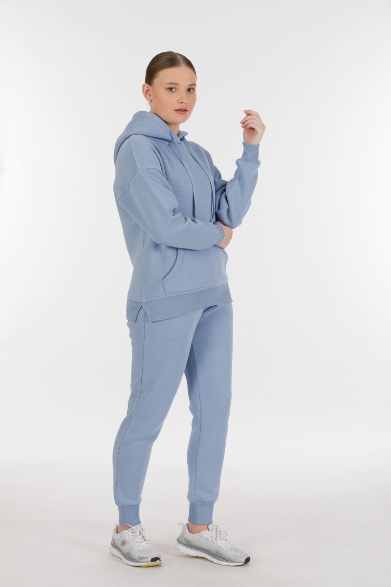THREE YARN TRACKSUIT