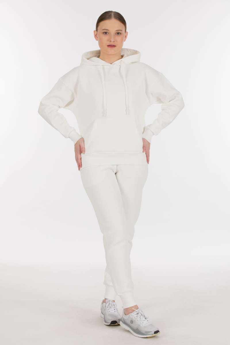 THREE YARN TRACKSUIT