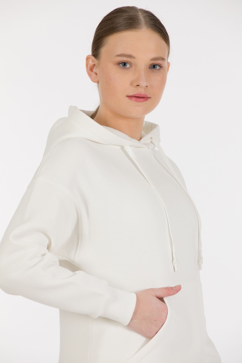 THREE YARN TRACKSUIT