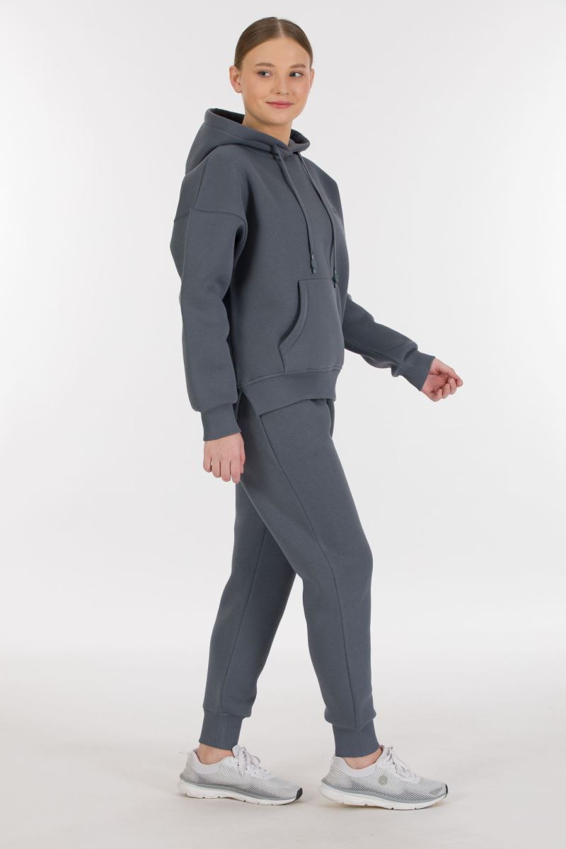 THREE YARN TRACKSUIT