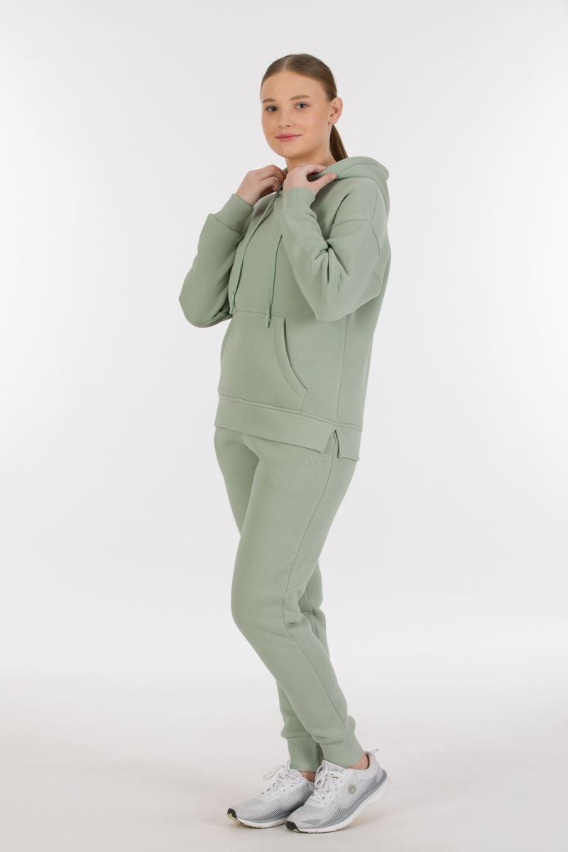 THREE YARN TRACKSUIT