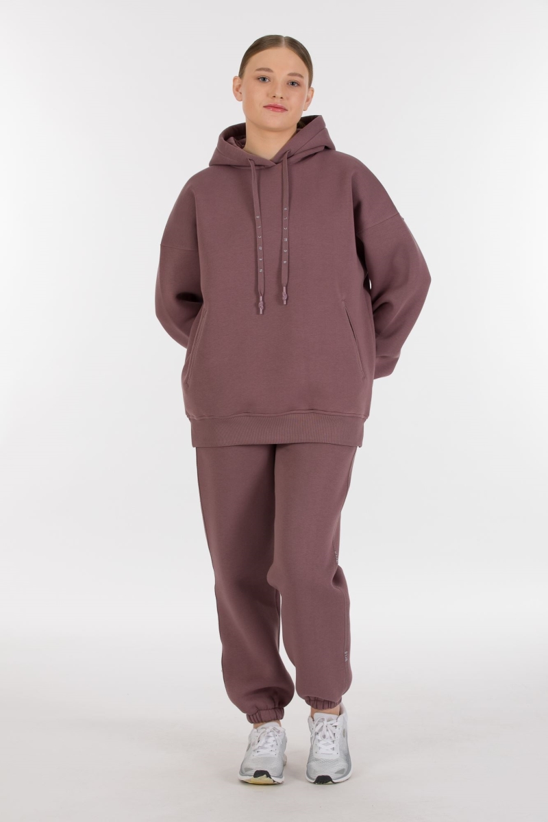 THREE YARN TRACKSUIT