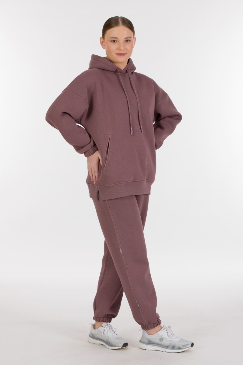 THREE YARN TRACKSUIT