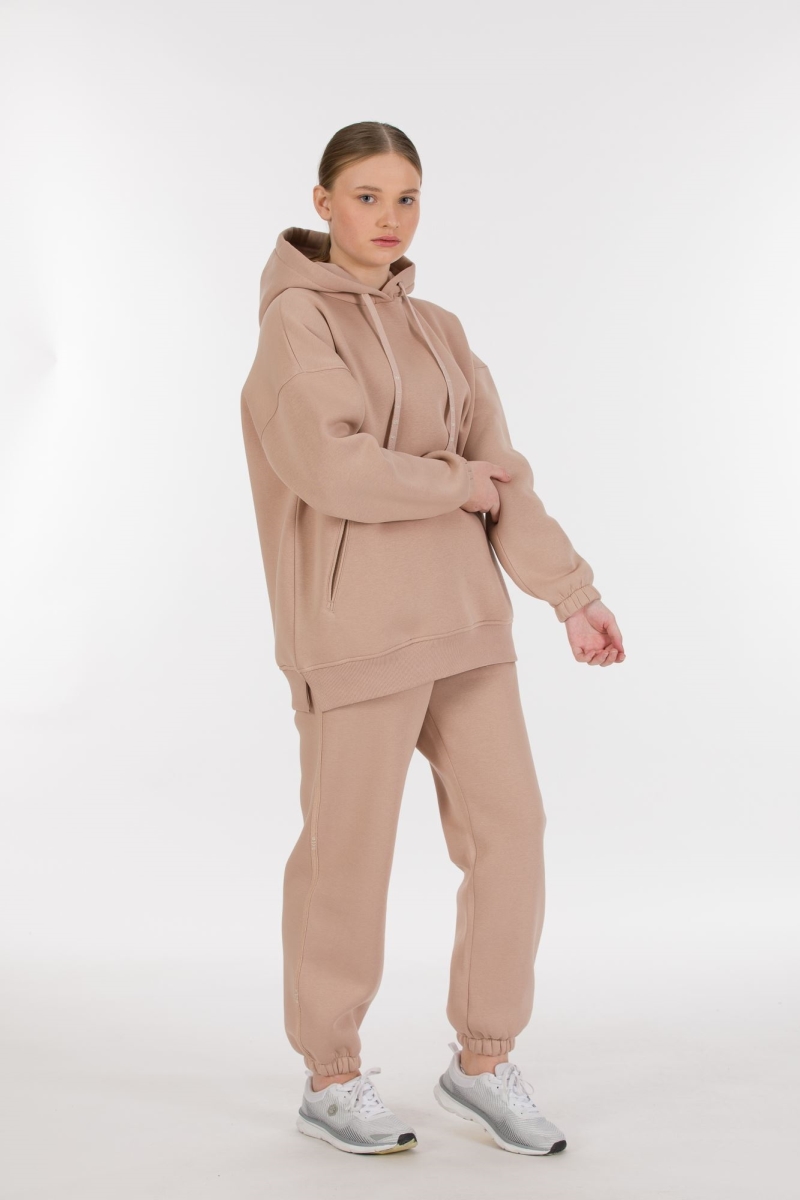 THREE YARN TRACKSUIT