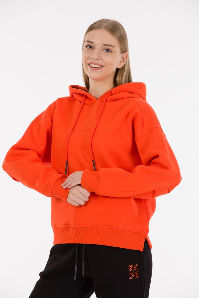 THREE YARN TRACKSUIT