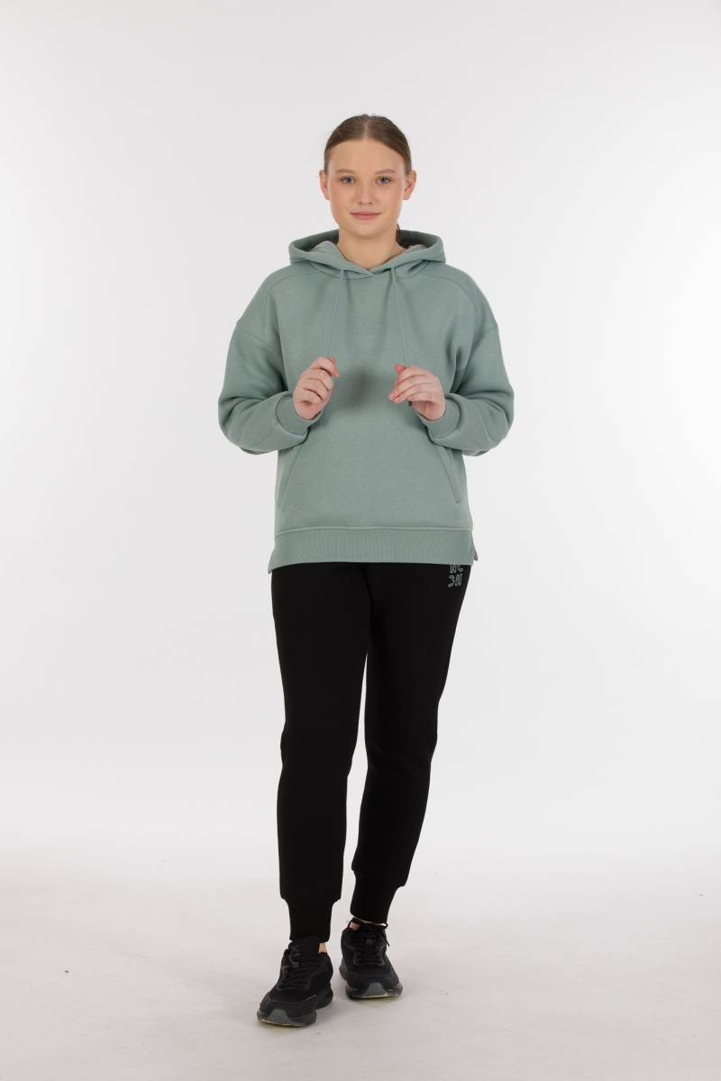 THREE YARN TRACKSUIT