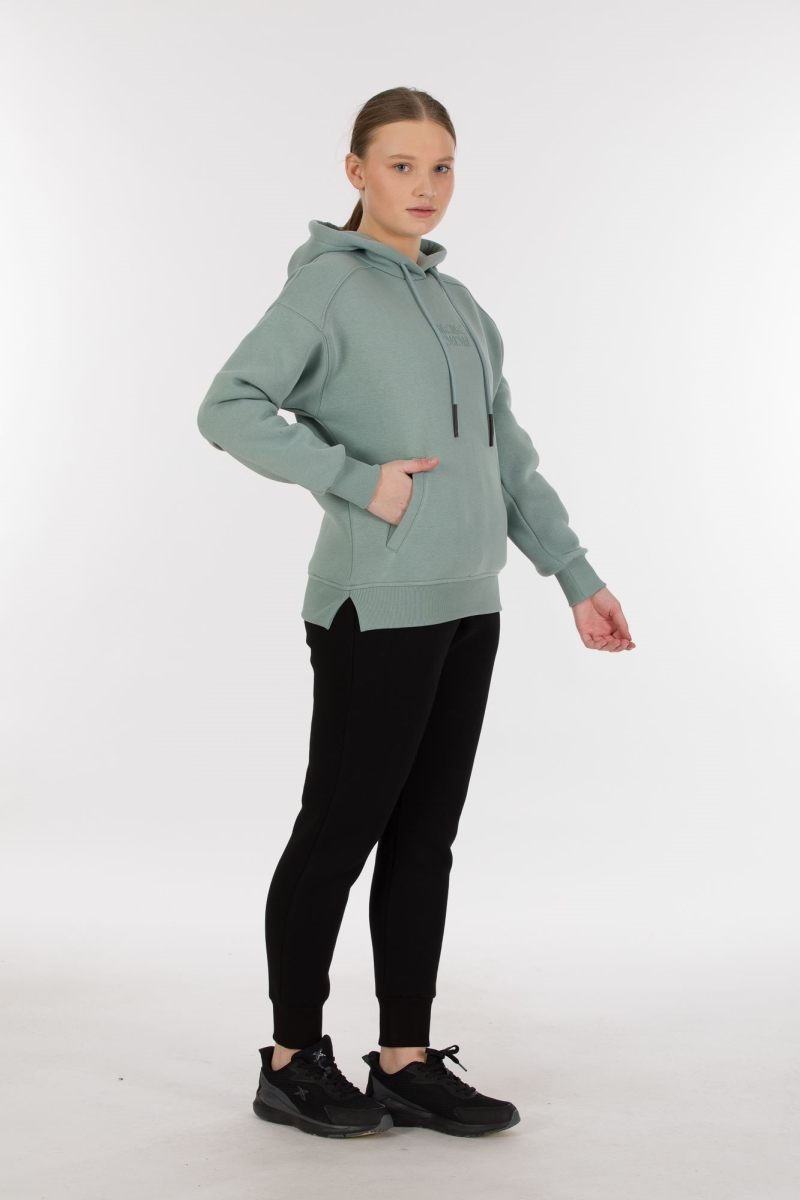 THREE YARN TRACKSUIT